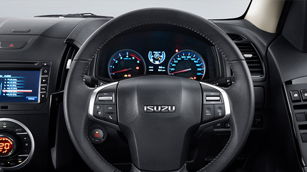 டொயோட்டா ஹிலுக்ஸ் vs இஸுஸு டி-மேக்ஸ் வி-கிராஸ்!! எந்த பிக்அப் ட்ரக்கை தேர்வு செய்யலாம்? 