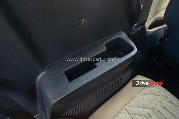 3வது வரிசையில் கூட தாராளமான இடவசதி... எம்பிவி கார்னா இப்படிதான் இருக்கணும்... Kia Carens ரிவியூ!