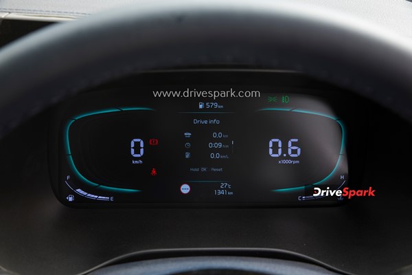 3வது வரிசையில் கூட தாராளமான இடவசதி... எம்பிவி கார்னா இப்படிதான் இருக்கணும்... Kia Carens ரிவியூ!