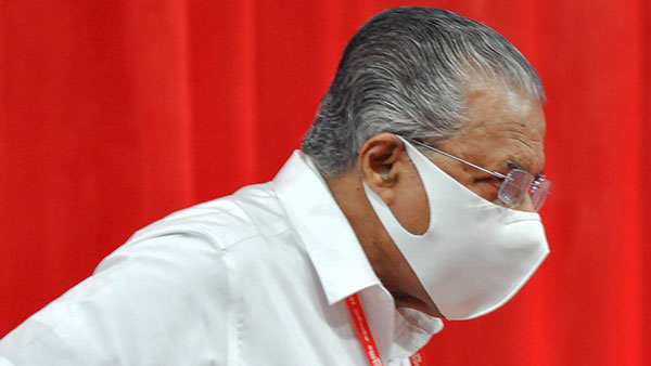 இத்தனை லட்சம் செலவா? வெள்ளைக்கு பதிலாக கருப்பு நிற காருக்கு மாறிய பினராயி விஜயன்... காரணம் என்னனு தெரியுமா?