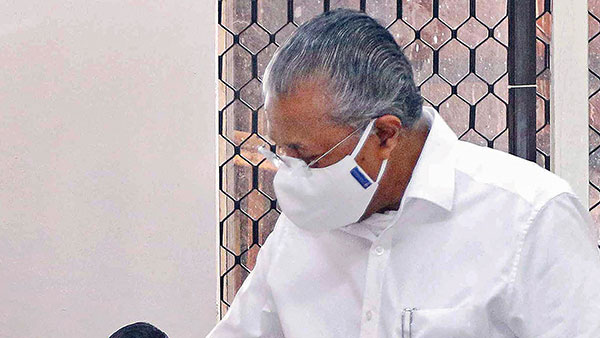 இத்தனை லட்சம் செலவா? வெள்ளைக்கு பதிலாக கருப்பு நிற காருக்கு மாறிய பினராயி விஜயன்... காரணம் என்னனு தெரியுமா?