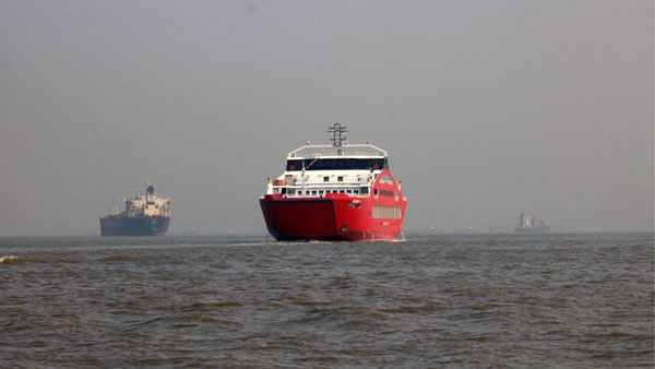 டிராஃபிக் ஜாம் இல்லாம சீக்கிரமா போலாம்... புதிய வாட்டர் டாக்ஸி விரைவில் அறிமுகம்... டிக்கெட் எவ்ளோனு தெரியுமா?