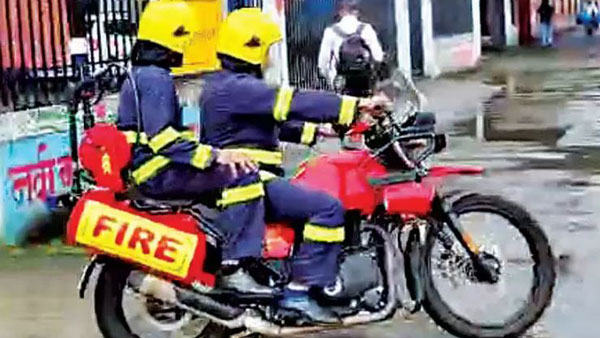 ரூ. 13.5 லட்சம் செலவில் தீயணைப்பு வாகனமாக மாறிய ராயல் என்பீல்டு ஹிமாலயன்... சூப்பரான பைக்குங்க அதனாலதான் இப்படி மாத்தியிருக்காங்க!