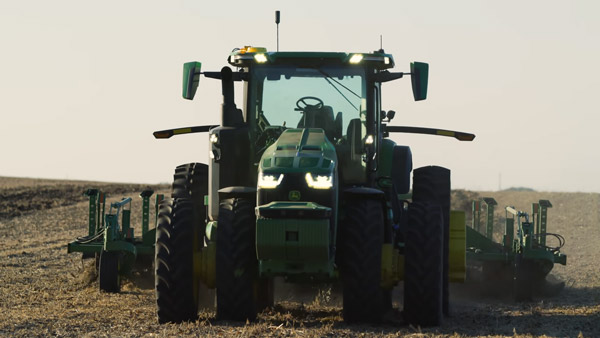 டிரைவரே இல்லாமல் தானாக இயங்கும் டிராக்டர் வெளியீடு... களைகளை தானாக தேடி சென்று அகற்றும்... விவசாயிகள் இனி கஷ்டப்படாமல் உழவு பணிகளை செய்யலாம்!