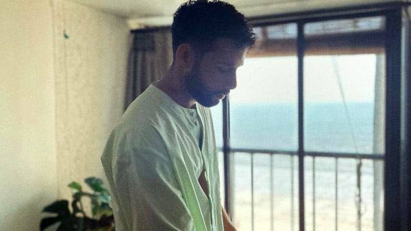 இந்த பைக் ரொம்ப காஸ்ட்லியானதாச்சே... ஹார்லி டேவிட்சன் ஸ்போர்ட்ஸ்டர் எஸ் பைக்கை வாங்கிய பிரபல இந்தி நடிகர்! இந்த பைக்கோட விலைய மட்டும் கேட்காதீங்க!