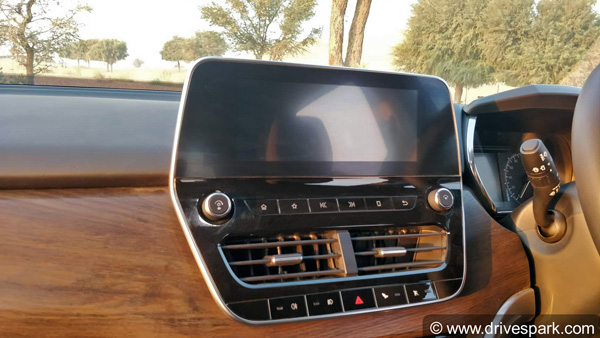 புதுசா கார் வாங்கறப்ப இன்டீரியரில் எதையெல்லாம் கவனிக்கனும் தெரியுமா? இந்த விஷயத்தை யாரும் சொல்ல மாட்டாங்க!