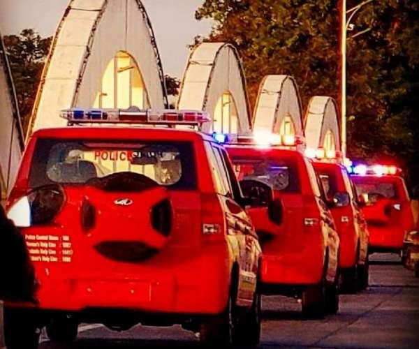 காவல்துறைக்கு இந்த சூப்பரான காரா! புதிய ஆணையரகங்களுக்கு வழங்கப்பட்ட மஹிந்திரா கார்கள்... இதோட விலை எவ்வளவு தெரியுமா?