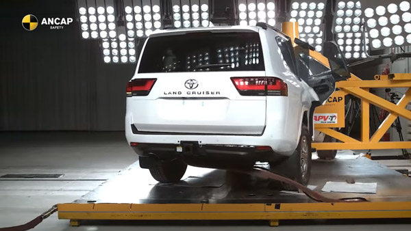 மோதல் சோதனையில் 5 நட்சத்திரங்களை அள்ளிய டொயோட்டா லேண்ட் க்ரூஸர்!! கம்பீரமானது மட்டுமல்ல, பாதுகாப்பானதும் கூட!