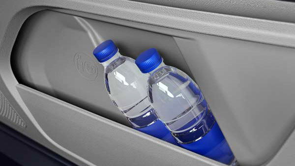 காருக்குள்ள வாட்டர் பாட்டிலை வெச்சிட்டு போகாதீங்க... ஏன் தெரியுமா? இந்த விஷயத்தை யாரும் சொல்ல மாட்டாங்க!