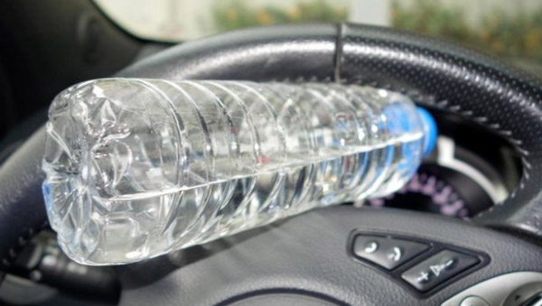 காருக்குள்ள வாட்டர் பாட்டிலை வெச்சிட்டு போகாதீங்க... ஏன் தெரியுமா? இந்த விஷயத்தை யாரும் சொல்ல மாட்டாங்க!