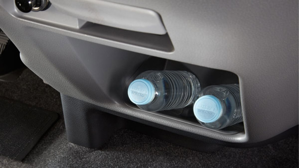 காருக்குள்ள வாட்டர் பாட்டிலை வெச்சிட்டு போகாதீங்க... ஏன் தெரியுமா? இந்த விஷயத்தை யாரும் சொல்ல மாட்டாங்க!