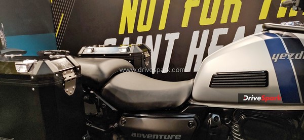 மறு பிறவி எடுத்தது யெஸ்டி... முதல் தயாரிப்பே ராயல் என்பீல்டு பைக்கிற்கு ஆப்பு வைக்கும் வகையில் அறிமுகம்... இதன் விலை எவ்வளவு தெரியுமா?