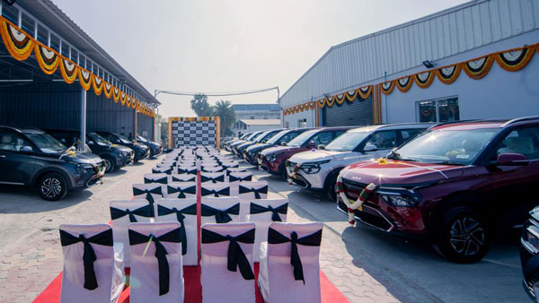 சூப்பரான விலை... ஒரே நாளில் 40 கேரன்ஸ் கார்களை டெலிவரி செய்த கியா டீலர்... இன்னோவா க்ரிஸ்ட்டா என்ன ஆகப்போகுதோ?