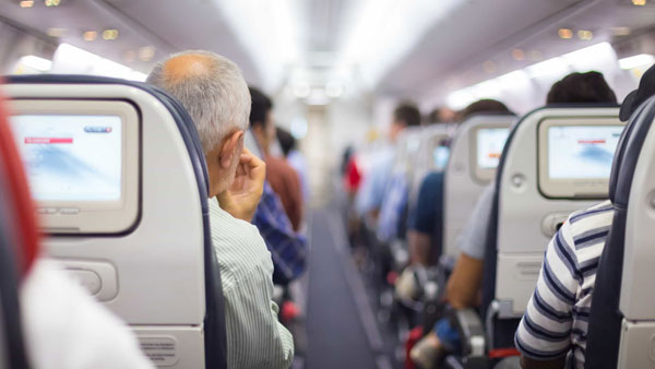 அழகு காரணமல்ல! விமானங்களில் குண்டான பெண்களை ஏன் வேலைக்கு எடுப்பதில்லை? உண்மை என்னனு தெரிஞ்சா ஆச்சரியப்படுவீங்க