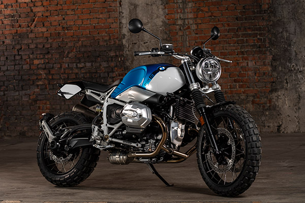 காஸ்ட்லியான பைக்கை வாங்கிய இயக்குனர் வெற்றிமாறன்... விலை எவ்ளோனு தெரிஞ்சா மயக்கமே போட்றுவீங்க!