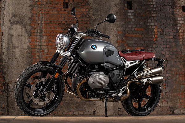 காஸ்ட்லியான பைக்கை வாங்கிய இயக்குனர் வெற்றிமாறன்... விலை எவ்ளோனு தெரிஞ்சா மயக்கமே போட்றுவீங்க!