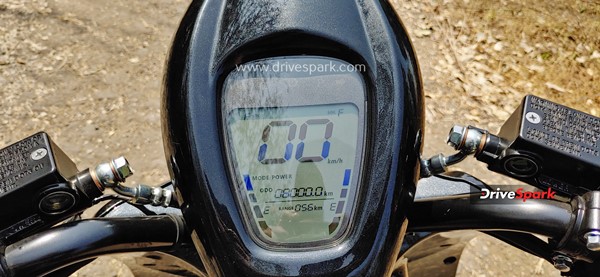 இந்த விலைக்கு இப்படி ஒரு எலெக்ட்ரிக் ஸ்கூட்டரா? எவ்ளோனு தெரிஞ்சா உடனே வாங்க ஆசைப்படுவீங்க!