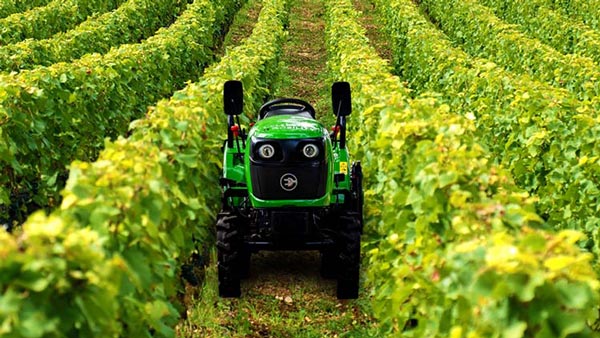 வெளிநாட்டு விவசாயிகளும் நல்லா இருக்கணும்... ஏற்றுமதி செய்யப்படும் இந்தியாவின் முதல் எலெக்ட்ரிக் டிராக்டர்!