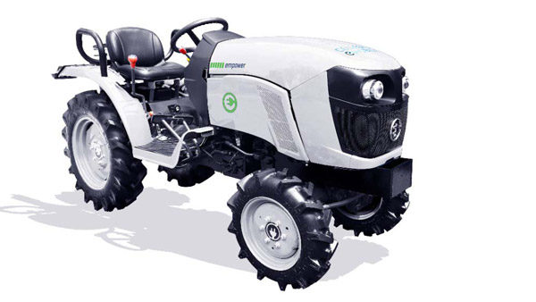 வெளிநாட்டு விவசாயிகளும் நல்லா இருக்கணும்... ஏற்றுமதி செய்யப்படும் இந்தியாவின் முதல் எலெக்ட்ரிக் டிராக்டர்!