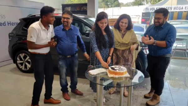 அவங்களை மாதிரியே அழகா இருக்கு... புதிய கார் வாங்கிய '96' குட்டி ஜானு... விலை எவ்ளோனு தெரிஞ்சா அசந்திருவீங்க!