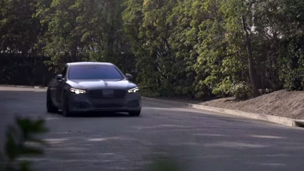 வெறும் நிறத்தை மாற்றுவதற்காக லட்சங்களை வாரி இறைத்த பிரபல மாடல்! இதுதான் காரணமா! இதெல்லாம் ரொம்ப ஓவருங்க!