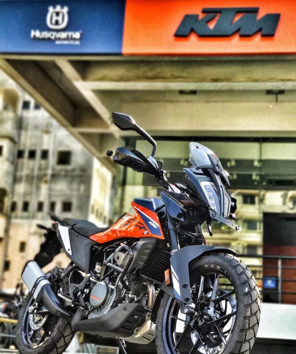 டீலர்ஷிப் ஷோரூம்களில் புதிய கேடிஎம் 390 அட்வென்ச்சர் பைக்குகள்!! பிரத்யேக படங்கள் வெளியீடு!