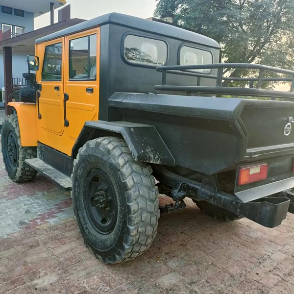 இது மஹிந்திரா பொலிரோ வாகனம்னு சொன்னா நிச்சயம் யாரும் நம்பமாட்டீங்க... ஆனா அதான் உண்மை!! நிஸான் ஜோங்காவாக...