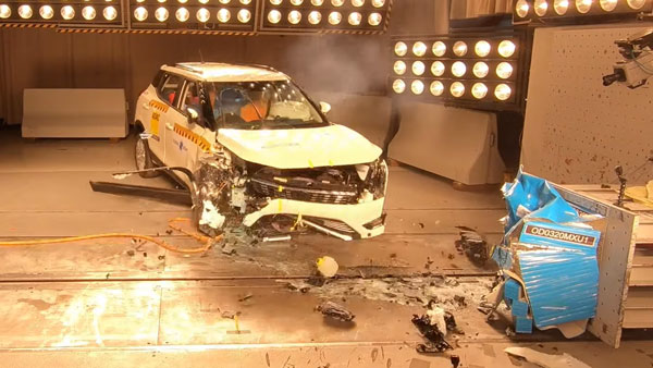 அடேங்கப்பா இத்தனை கார்களா?.. இந்தியாவில் விற்பனைக்கு கிடைக்கும் மிக மிக அதிக பாதுகாப்பான கார்களின் பட்டியல்!