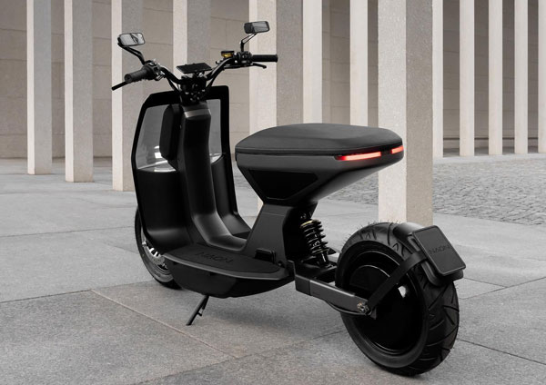 மிகவும் ஸ்டைலிஷான நான் ஜீரோ ஒன் எலக்ட்ரிக் ஸ்கூட்டர்!! 140கிமீ தொலைவிற்கு சிங்கிள்-சார்ஜில் இயங்குமாம்!