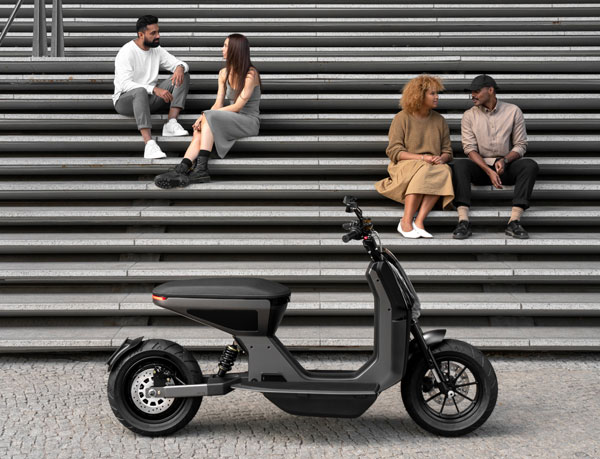 மிகவும் ஸ்டைலிஷான நான் ஜீரோ ஒன் எலக்ட்ரிக் ஸ்கூட்டர்!! 140கிமீ தொலைவிற்கு சிங்கிள்-சார்ஜில் இயங்குமாம்!