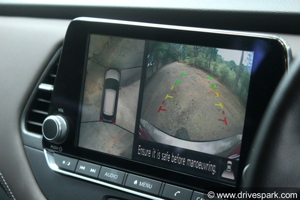 360 டிகிரி பார்க்கிங் கேமிராவுடன் கிடைக்கும் மலிவு விலை கார்கள்... இத்தன கார்கள் இருக்கா?