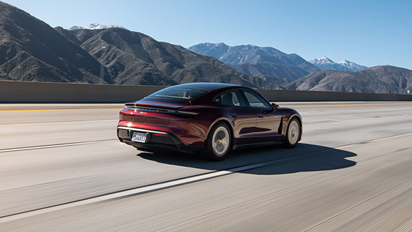 வாங்கினா இப்படி ஒரு மின்சார காரை-தாங்க வாங்கணும்... வெறும் 2.5 மணி நேரம் சார்ஜ் செஞ்சதுக்கே 3,837 கிமீ பயணம்!