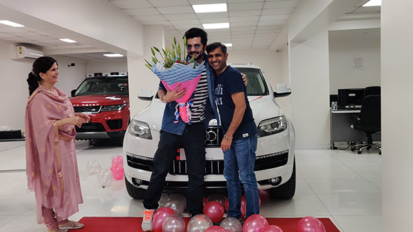 சாதாரண மக்களை போல் செகண்ட் ஹேண்ட் காரை வாங்கிய பிரபலம்... இவர் யார்னு தெரிஞ்சா அசந்திருவீங்க!