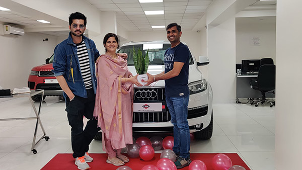 சாதாரண மக்களை போல் செகண்ட் ஹேண்ட் காரை வாங்கிய பிரபலம்... இவர் யார்னு தெரிஞ்சா அசந்திருவீங்க!