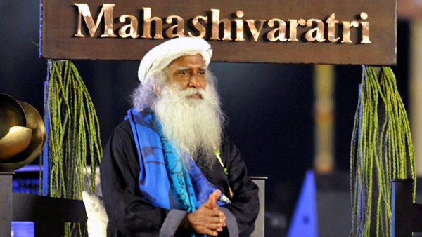 சத்குரு ஜக்கி வாசுதேவ் செய்த காரியத்தை பாருங்க... சோஷியல் மீடியாக்களில் போட்டோக்கள் வைரல் ஆகுது!