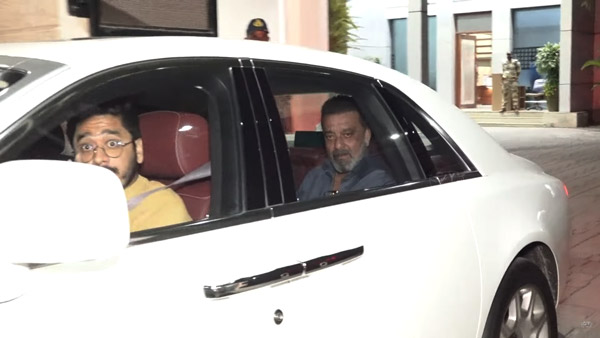 இது காரா!.. இல்ல சொகுசு கப்பலா!.. சாலையில் மிதக்கும் உல்லாச வாகனத்தில் வந்த பிரபல நடிகர்!