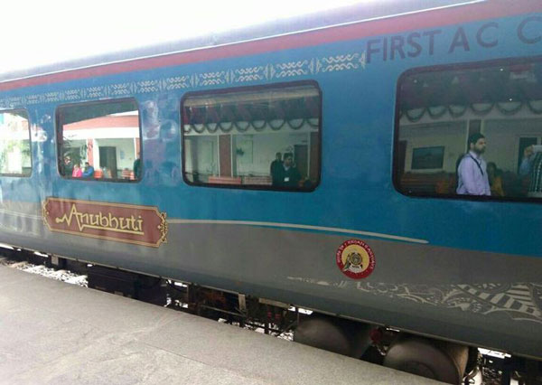 மிஸ் பண்ணீர கூடாது... இந்தியாவில் ஓடும் இந்த ரயில்களில் வாழ்க்கையில் ஒரு முறையாவது போகணும்... ஏன் தெரியுமா?