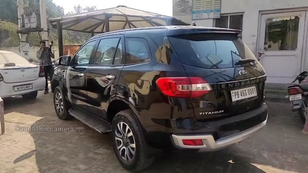 வாக்குச்சாவடிக்கு விலையுயர்ந்த காரில் வந்த நடிகர் சோனு சூத்... தடுத்து நிறுத்தி காரை பறிமுதல் செய்த போலீஸ்... இதுதான் காரணமாம்!