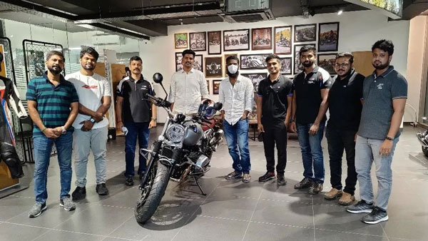 காஸ்ட்லியான பைக்கை வாங்கிய இயக்குனர் வெற்றிமாறன்... விலை எவ்ளோனு தெரிஞ்சா மயக்கமே போட்றுவீங்க!