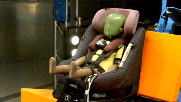 காரில் குழந்தை-இருக்கை ஏன் மிக முக்கியமானது? கை குழந்தை வைத்திருப்போர் தெரிஞ்சிக்க வேண்டியவை!!