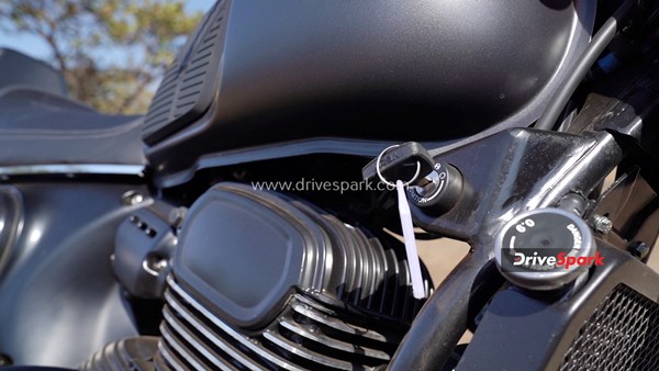 பயண சவுகரியம் எப்படி இருக்கு? யெஸ்டி ரோட்ஸ்டர் டெஸ்ட் ரைடு ரிவியூ!! மீட்டியோர் 350 பைக்கை சமாளிக்குமா? 