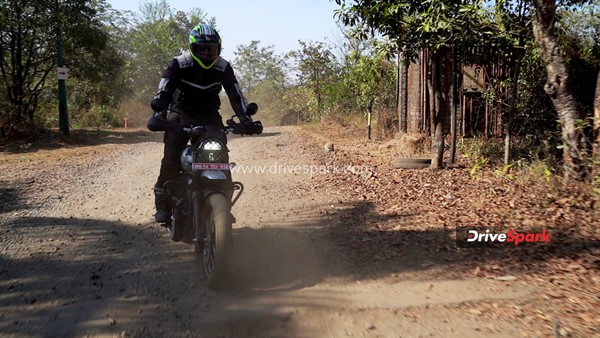 ரைடிங் அனுபவம் சூப்பர்... யெஸ்டி ஸ்கிராம்ப்ளர் மோட்டார்சைக்கிள் ஓட்ட எப்படி இருக்கு?.. இதோ ரிவியூ தகவல்!