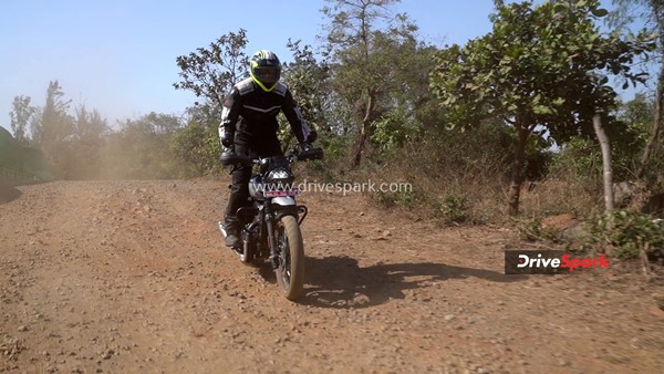 ரைடிங் அனுபவம் சூப்பர்... யெஸ்டி ஸ்கிராம்ப்ளர் மோட்டார்சைக்கிள் ஓட்ட எப்படி இருக்கு?.. இதோ ரிவியூ தகவல்!