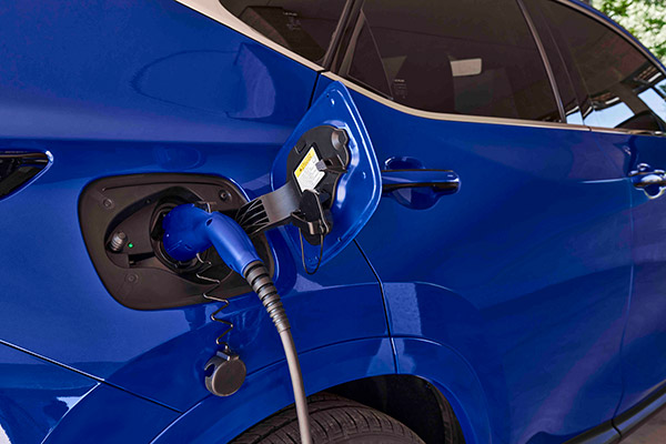 மின்சாரம்-பெட்ரோல் ரெண்டிலும் ஓடும் கார் இந்தியாவில் விற்பனைக்கு அறிமுகம்... ஆச்சரியமளிக்கும் விலையில்!