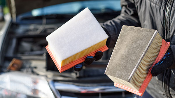 இந்த அறிகுறிகளில் ஒன்னு தெரிந்தால் கூட ஏர் ஃபில்டரை உடனே மாத்தணும்... இல்லாவிட்டால் இன்ஜின் செலவு வெச்சுரும்!