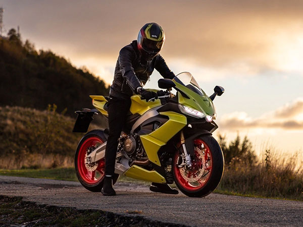 பிரத்யேகமான நிறத்தில் அப்ரில்லா ஆர்எஸ்660 லிமிடெட் எடிசன்!! வெறும் 1,500 மாதிரிகள் மட்டுமே தயாரிக்க முடிவு!