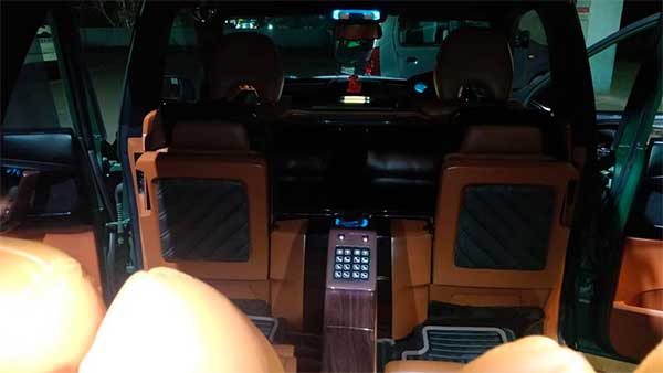 மஹிந்திரா 'கை' வண்ணத்தில் உருவாகிய 'மூன்ரேக்கர்' கார்... நிலாவுலையே வச்சு ஓட்டலாம் போலிருக்கே! அவ்ளோ சூப்பரா இருக்குங்க! மஹிந்திரா 'கை' வண்ணத்தில் உருவாகிய 'மூன்ரேக்கர்' கார்... நிலாவுலையே வச்சு ஓட்டலாம் போலிருக்கே! அவ்ளோ சூப்பரா இருக்குங்க!