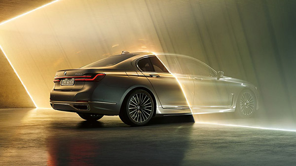 துபாயில் மு.க.ஸ்டாலின் பயன்படுத்தும் சொகுசு காரின் விலை இதுதான்... எவ்ளோனு தெரிஞ்சா 'ஸ்டண்' ஆயிருவீங்க!