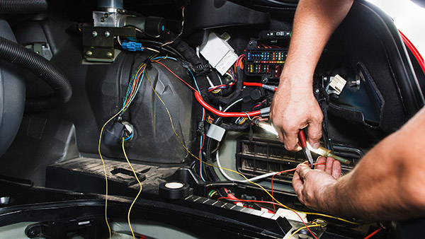 கார் ஏசி திடீர்னு வேலை செய்ய மாட்டேங்குதா... அப்போ இதுல ஏதாவது ஒன்னுதான் காரணமாக இருக்கும்!