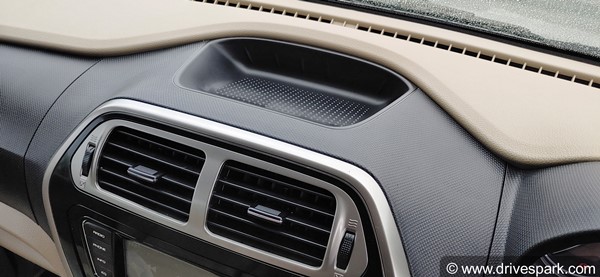 பிரம்மாண்டமான வளர்ச்சி... விற்பனையில் பின்னி பெடலெடுக்கும் மஹிந்திரா பொலிரோ கார்... கெத்து காட்டுது!